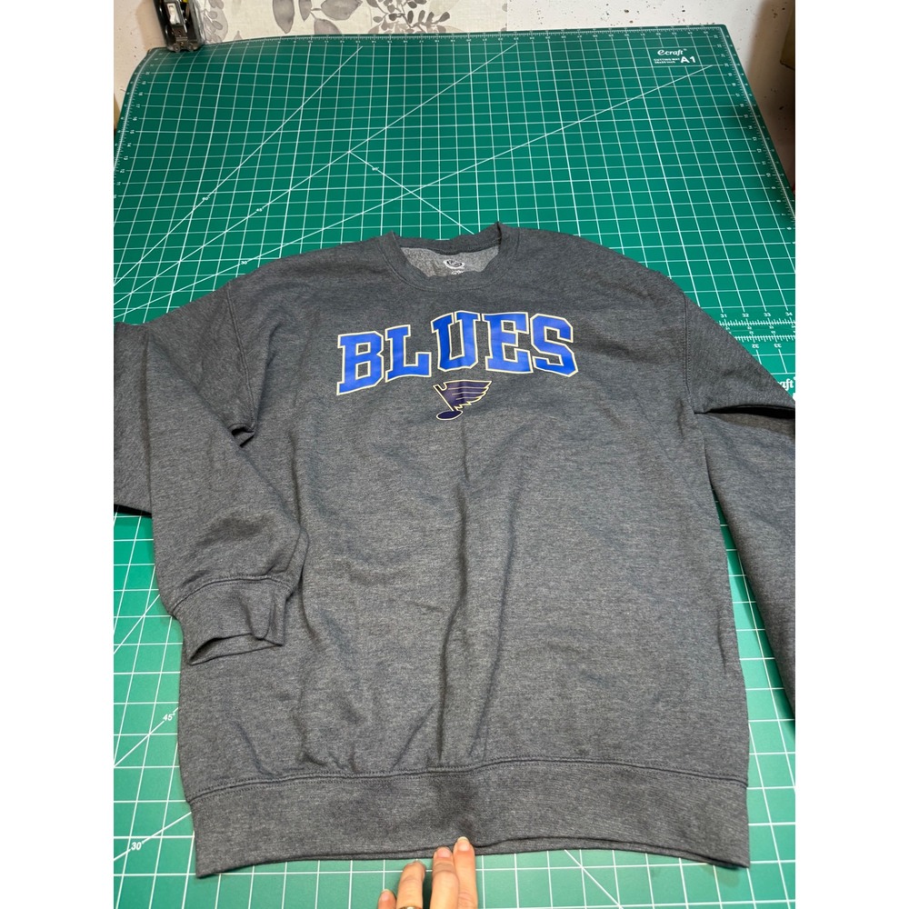 NHL St Louis Blues Crewneck Sweatshirt Blue 84 Charcoal Grey Fleece Pullover M